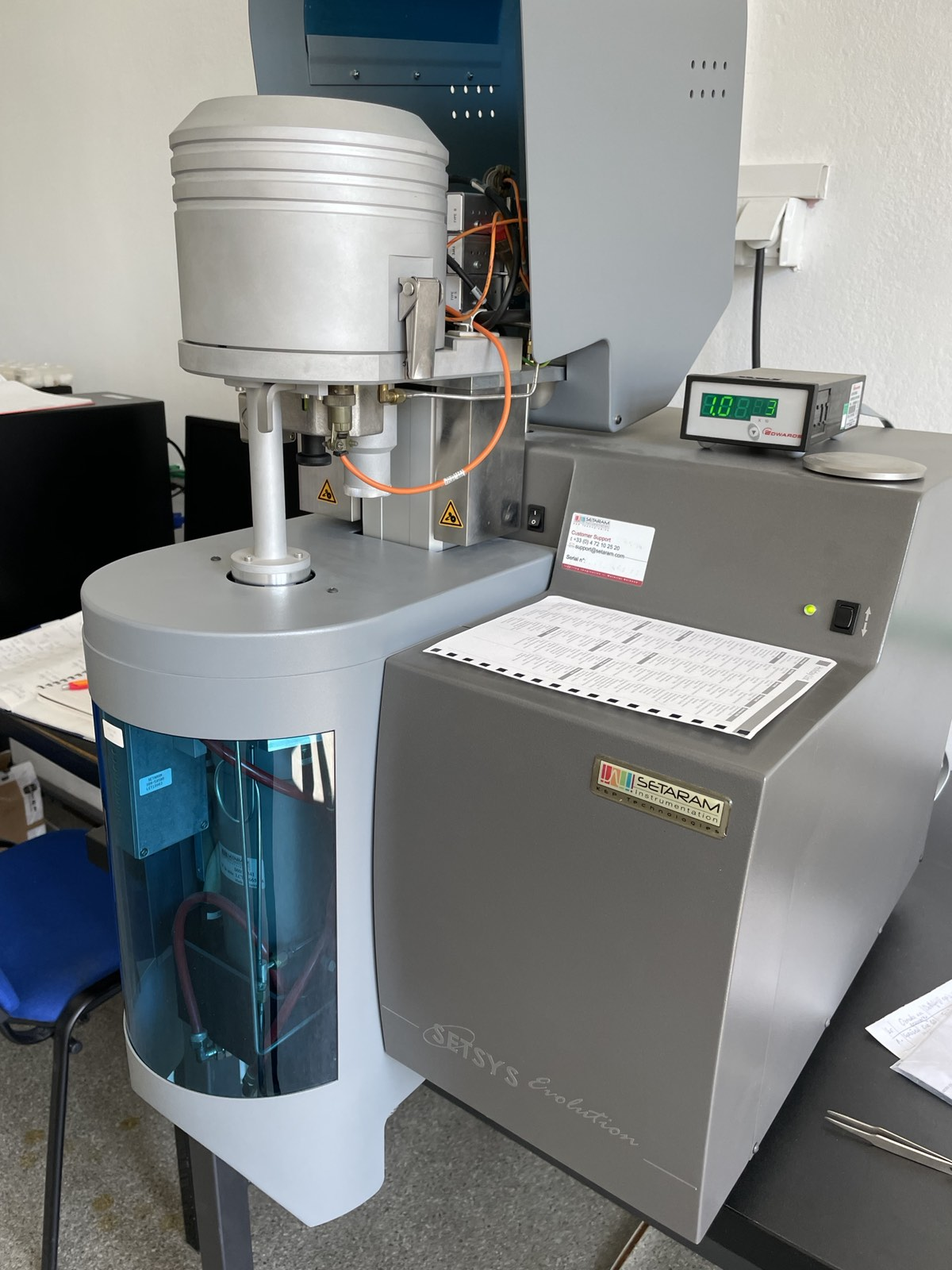 Uređaj za simultanu termogravimetrijsku i diferencijalnu termijsku analizu /diferencijalnu skanirajuću kalorimetriju SETSYS Evolution TGA-DTA/DSC