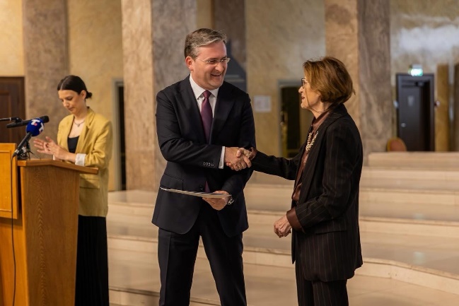 two people shaking hands