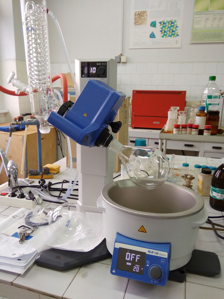 A rotary evaporator and a heating bath at the ITS SASA laboratory