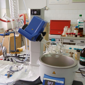 Rotary evaporator and heating bath